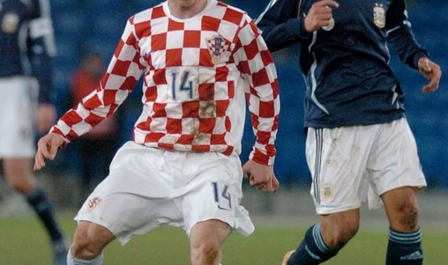 开云登录网址入口-莫德里奇晒20年前首次穿最爱球衣旧照|卢卡·莫德里奇|足球|莱昂内尔·梅西|运动员发声|梅西_新浪体育_新浪新闻