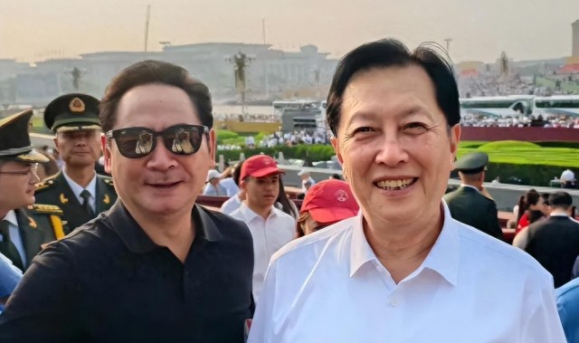 唐国强担心的事发生了！同现身观礼阅兵，却遭评论批评不如刘劲？